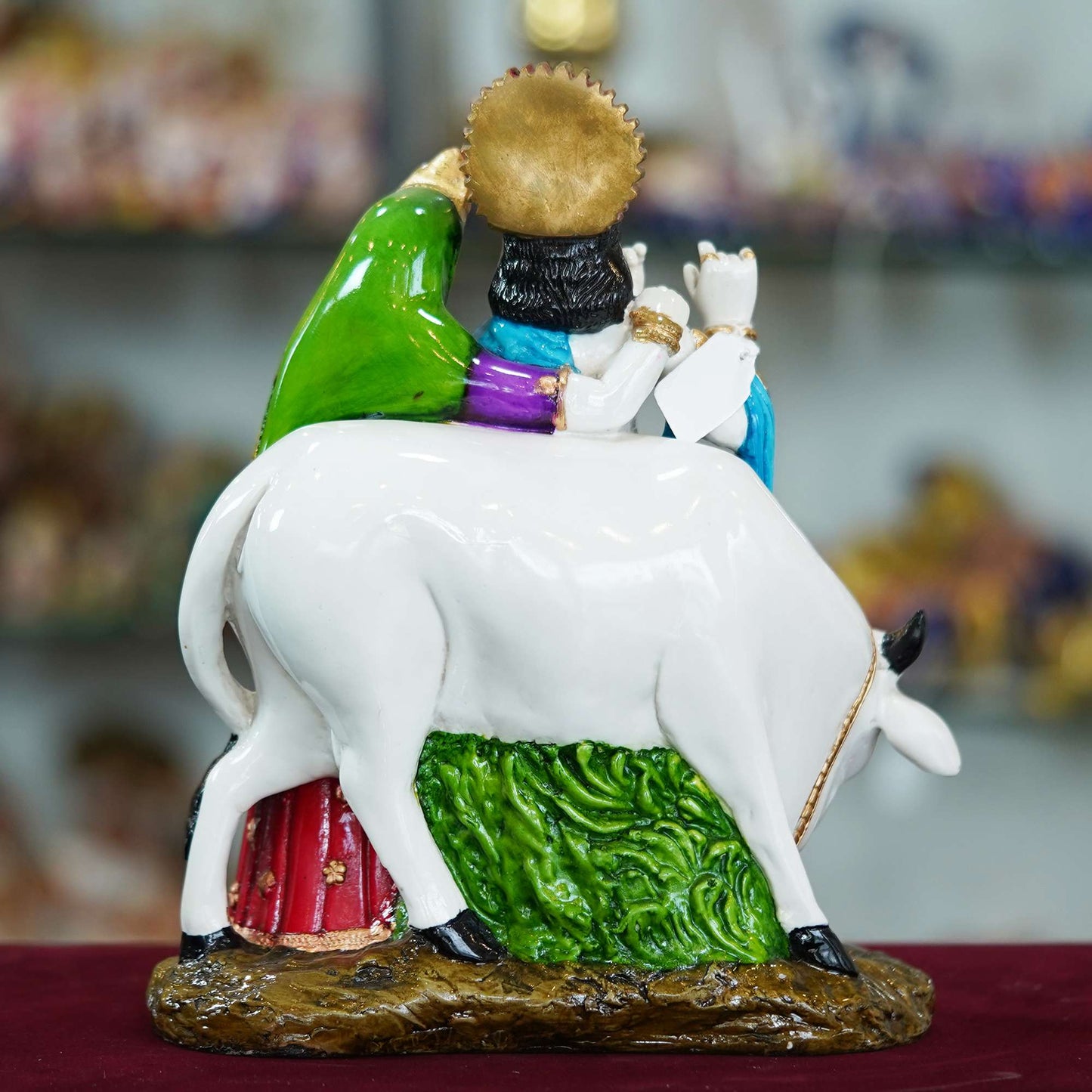Radha Krishna Divine Sculpture with Sacred Cow – Symbol of Love, Purity, and Spiritual Harmony