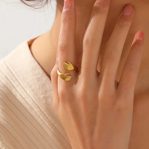 Trendy hug Ring