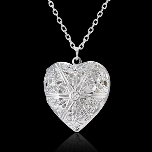 Carved Design Love Necklace Personalized Heart-shaped Photo Frame Pendant Necklace