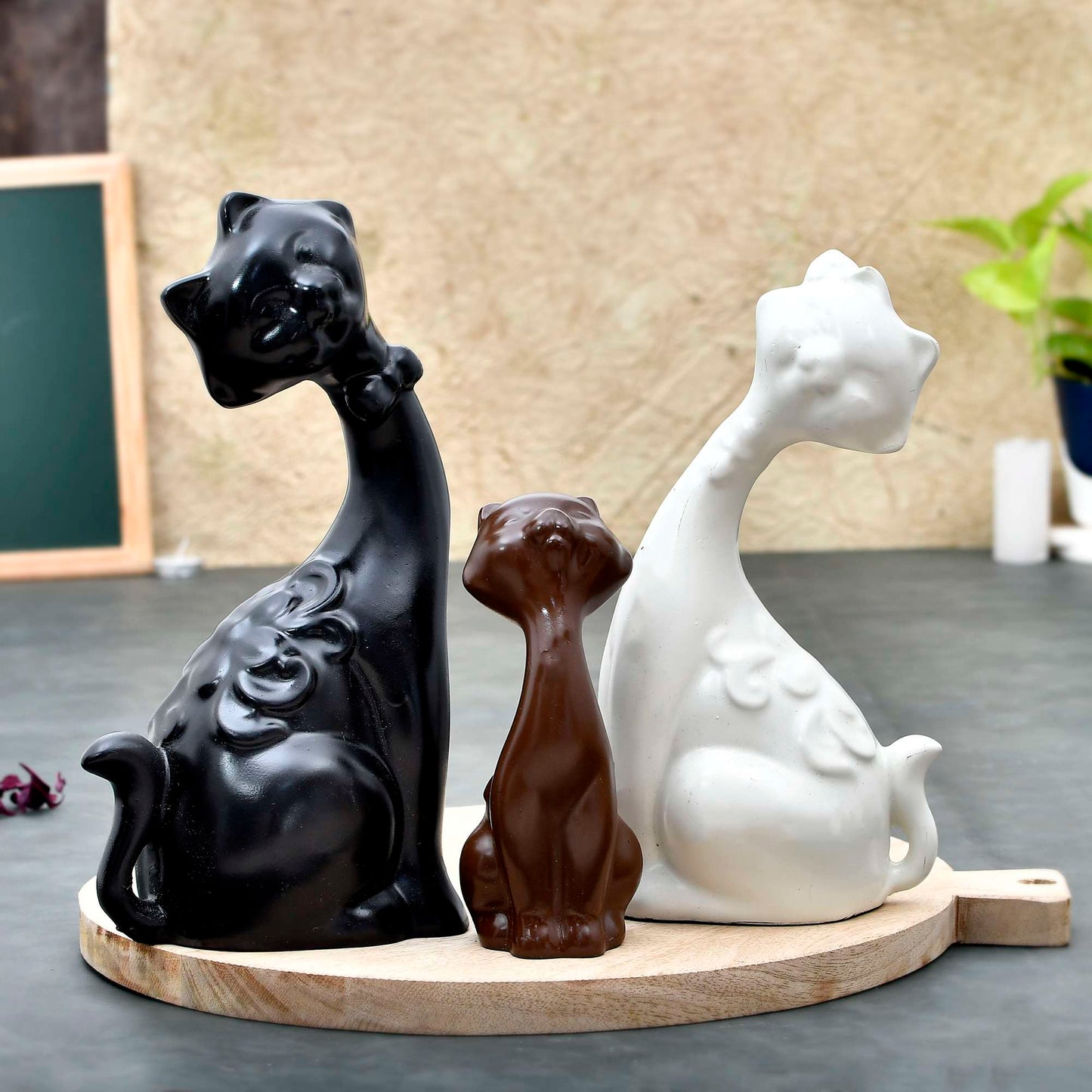 Exquisite Cat Family Figurine Set – Artistic Home Decor