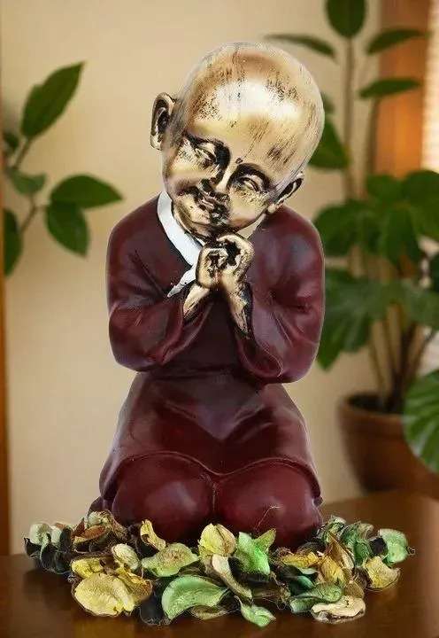 Meditating Monk Figurine – Handcrafted Serenity Statue for Home and Garden Deco