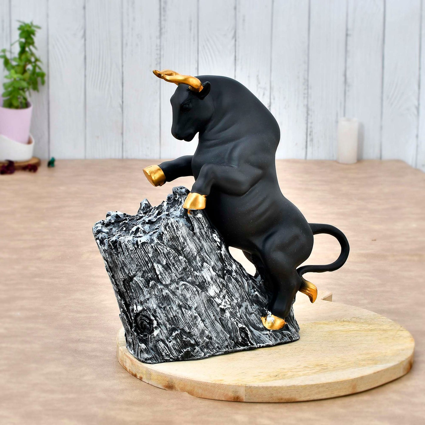 Geometric Bull Statue – Bold Symbol of Strength & Determination for Stylish Interiors